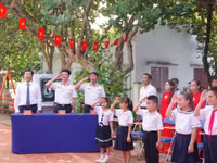 Lễ chào cờ trang nghiêm trong buổi Lễ khai giảng tại Trường Tiểu học Trường Sa.
