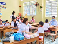 Ngành Y tế An Giang triển khai tiêm vắc-xin cho trẻ 7 tuổi.