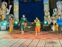 Biểu diễn nghệ thuật sân khấu Dì Kê của đồng bào Khmer xã Ô Lâm, tỉnh An Giang.