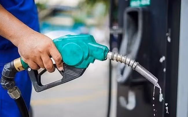 Quốc hội thông qua Nghị quyết giảm thuế xăng dầu đến hết tháng 6/2026
