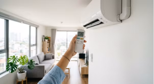 Điều chỉnh nhiệt độ điều hoà từ 26 độ C trở lên giúp tiết kiệm điện.