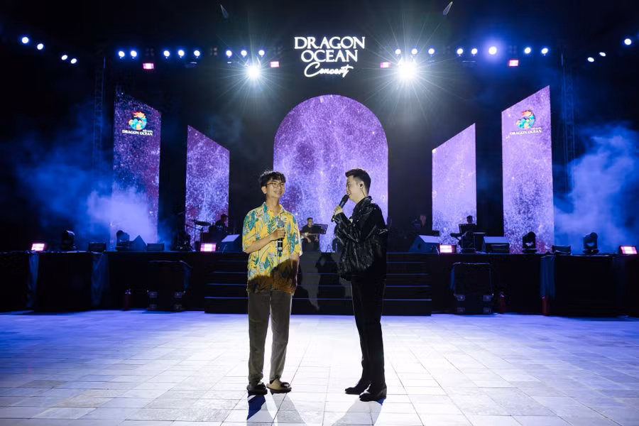 Những cảm xúc chân thật của khán giả là minh chứng rõ nét cho sức hút của đêm nhạc Dragon Ocean Concert 01