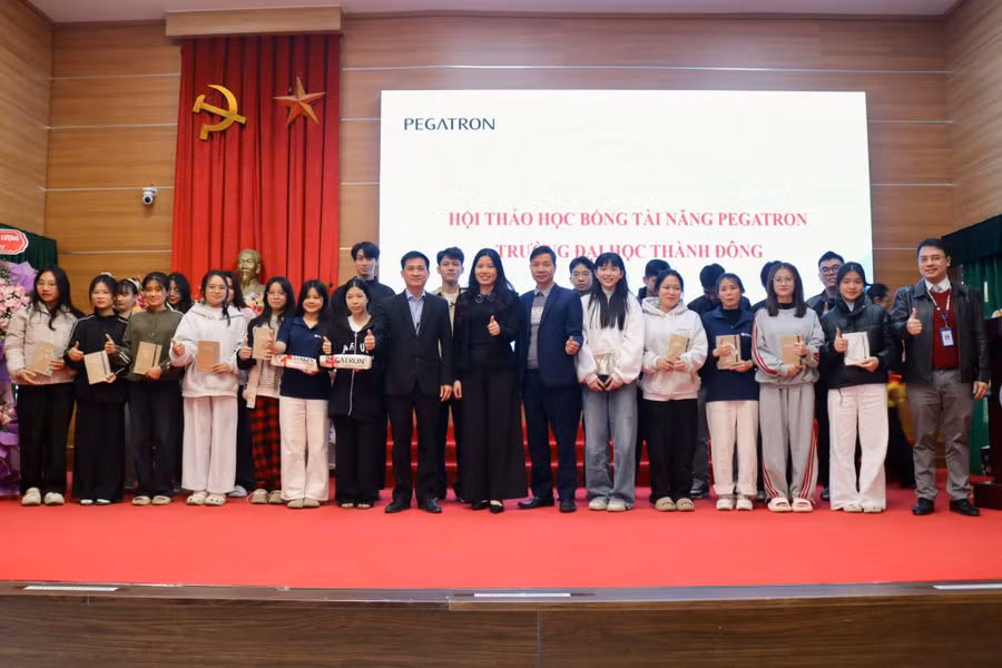 Bên cạnh chính sách học bổng của nhà trường, sinh viên còn có cơ hội tiếp cận các suất học bổng do doanh nghiệp tài trợ.