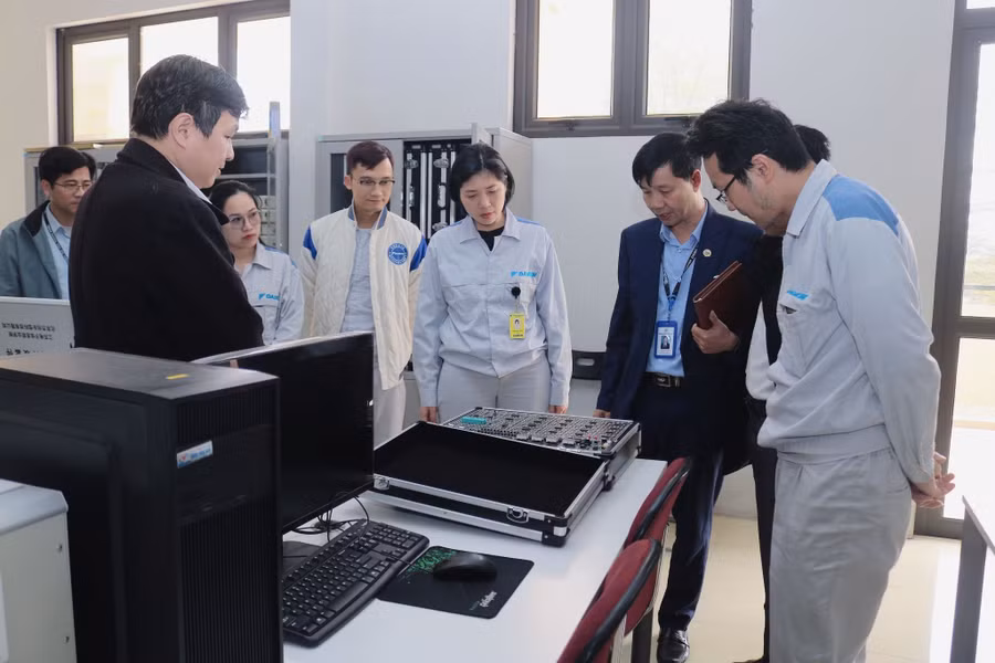Sinh viên khối ngành STEM tại Trường Đại học Thành Đông được học tập trong môi trường thực hành gắn với các phòng thí nghiệm, xưởng công nghệ và hệ thống trang thiết bị chuyên ngành.