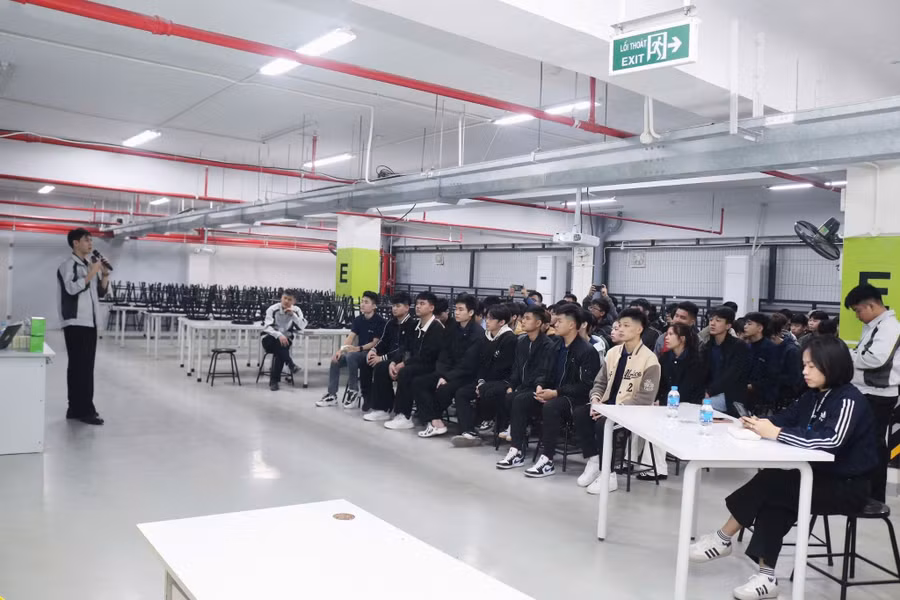 Sinh viên Trường Đại học Thành Đông tham gia chương trình thực tập tại doanh nghiệp, tiếp cận môi trường làm việc thực tế ngay trong quá trình học tập.