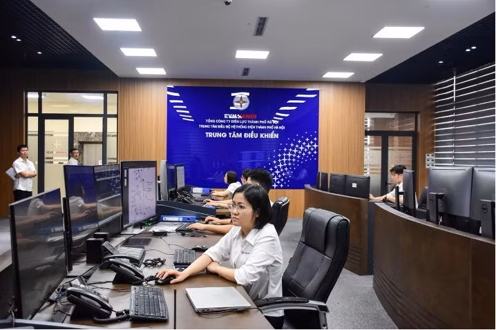 Hệ thống điện Thủ đô căng mình trong đợt nắng nóng kỷ lục
