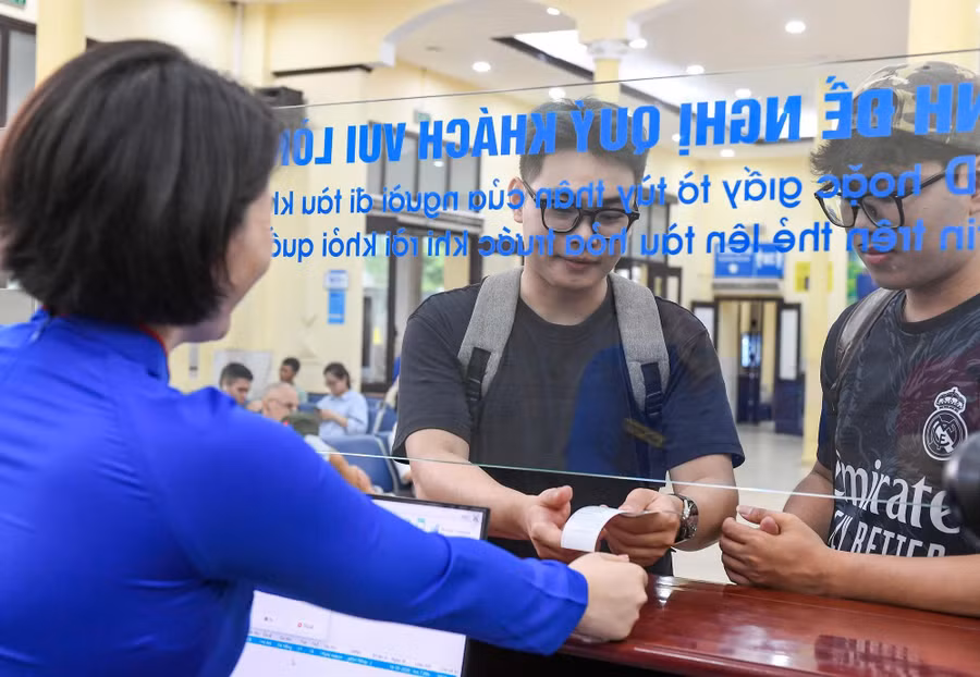 Từ 10/7, vé tàu hỏa không còn hiển thị giá vé trên thẻ lên tàu