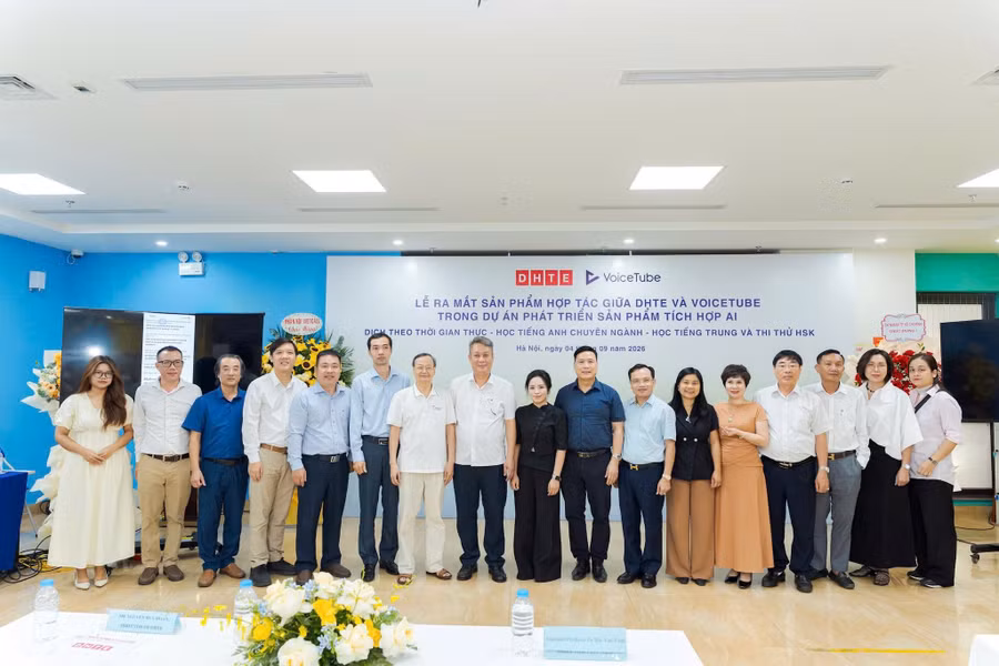 Các khách mời chụp lưu niệm tại buổi lễ
