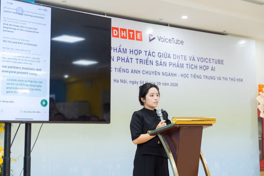 Bà Nguyễn Thị Thu Trang, Đại diện VoiceTube tại Việt Nam chia sẻ về sản phẩm tại sự kiện
