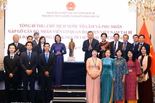 Tổng Bí thư, Chủ tịch nước Tô Lâm và Phu nhân gặp đại diện cộng đồng người Việt Nam tại châu Âu 