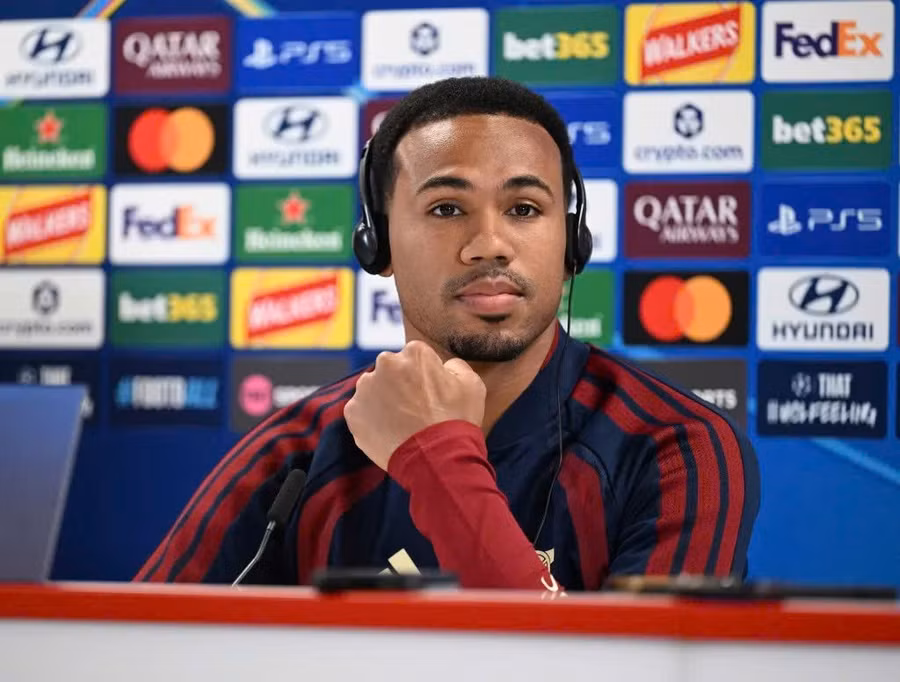 Trung vệ Gabriel Magalhaes phát biểu tại buổi họp báo ngày 12/10, trước trận Arsenal tiếp Lille ở lượt 2 vòng phân hạng Champions League 2026-2027. Ảnh: David Price/Arsenal FC. Ảnh: Getty.