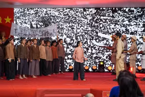 Học sinh Trường THCS Ngô Sĩ Liên (Hà Nội) sân khấu hóa những câu chuyện lịch sử, hóa thân thành các nhân vật.