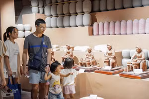 Hà Nội định hướng phát triển làng cổ Đường Lâm, làng lụa Vạn Phúc và làng gốm Bát Tràng thành điểm đến chất lượng cao (Ảnh: ITN).
