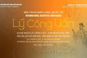 Tượng đài vua Lý Thái Tổ.