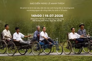 “Trên chiếc xe lăn” đưa khán giả gặp gỡ những thương binh - những người đã cống hiến tuổi trẻ cho độc lập, tự do của Tổ quốc.