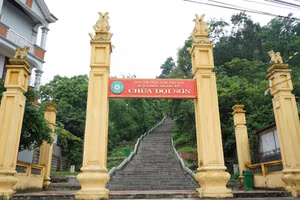 Chùa Long Đọi Sơn nằm trên núi Đọi thuộc thị xã Duy Tiên (Hà Nam) - Ảnh: ITN.