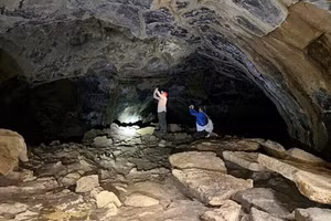 Nền hang C2 ở hạ nguồn (Ảnh: Bảo tàng Lâm Đồng).