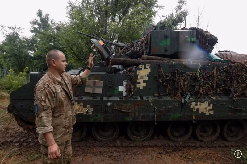 Xe Bradley trong lô sắp chuyển cho Ukraine sẽ được sửa chữa vừa đủ để di chuyển, bắn và liên lạc trước khi được sửa chữa hoàn thiện. Còn đối với các bộ phận không thiết yếu, Ukraine sẽ phải chờ. uk02.jpg