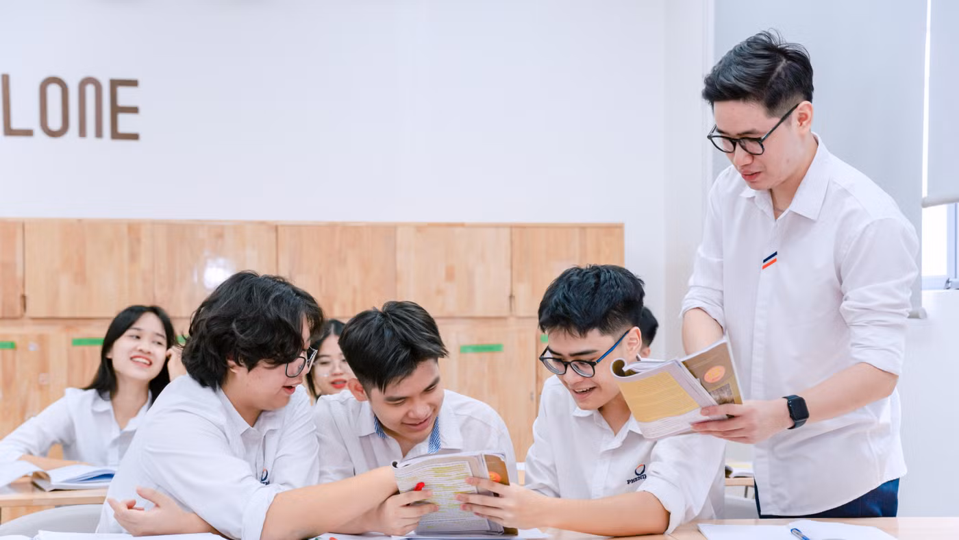 Xem xét lại định mức tiết dạy của cán bộ quản lý là vấn đề được đặt ra sau sáp nhập trường.