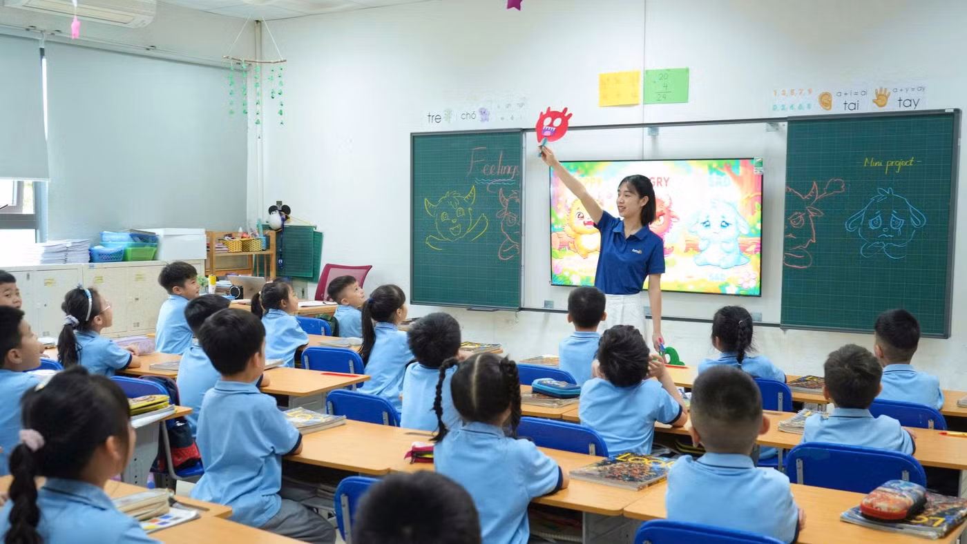 Hồ sơ, sổ sách vẫn còn tạo áp lực đối với nhà giáo. 
