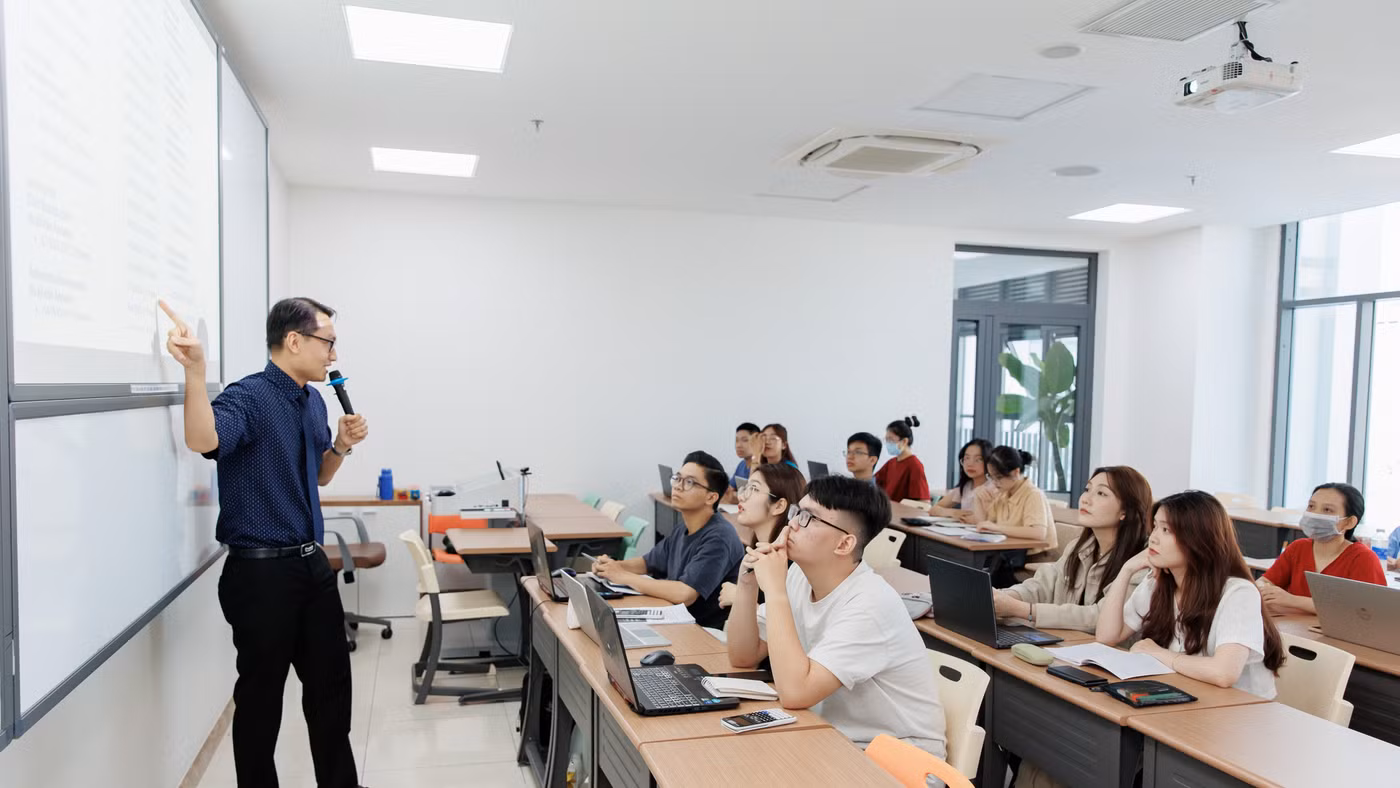 Sinh viên Đại học Kinh tế TPHCM. Ảnh: UEH.