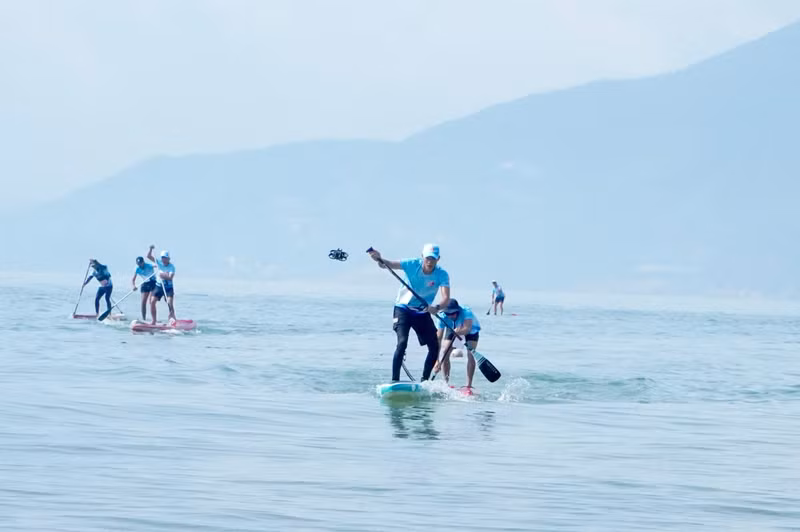Giải đua SUP góp phần thúc đẩy định hướng phát triển du lịch gắn với thể thao biển “Xanh - An toàn - Thân thiện với môi trường”. z7737543651331-d53ede4ab2ae92e86f10e514ba90dd7f.jpg