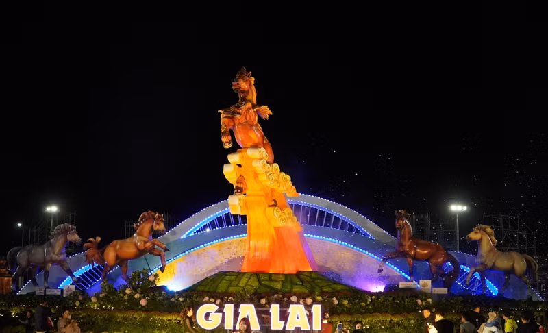 Tối 9/2, UBND tỉnh Gia Lai khánh thành cụm linh vật Xuân Bính Ngọ 2026 tại Quảng trường Nguyễn Tất Thành, phường Quy Nhơn. z7518413921084-79af930f9bcf9709f34742274b0c2a9c.jpg