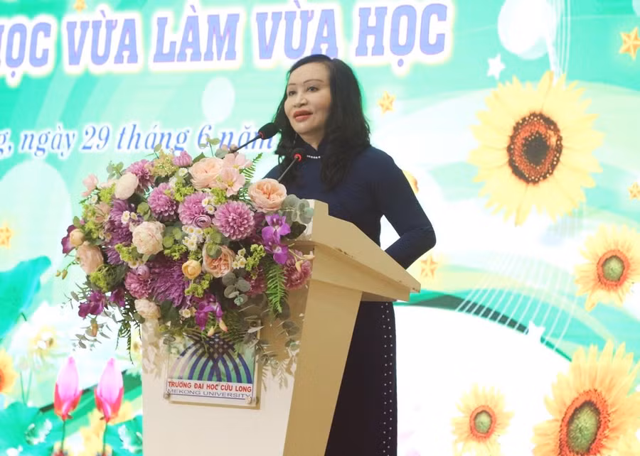 dhcl trao bang tn 2.jpg