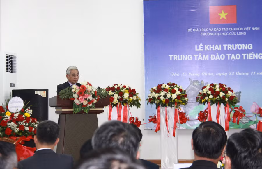 5-nha-giao-uu-tu-pho-giao-su-tien-si-luong-minh-cu-bi-thu-dang-uy-hieu-truong-truong-dh-cuu-lon.jpg