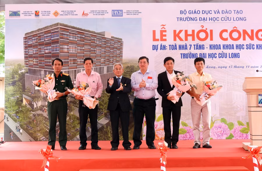 truong-dhcl-khoi-cong-3.jpg