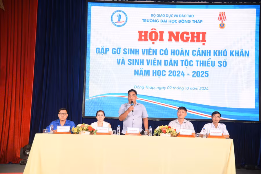 truong-dhdt-gap-go-sv-kk-2-2088.jpg