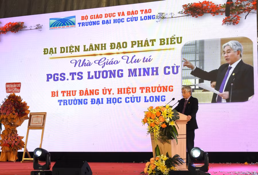 truong-dhcl-khai-giang-2-6983.jpg