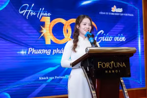 Cô Lộc Thị Liên tại Hội thảo "Phương pháp sư phạm giọng nói”.