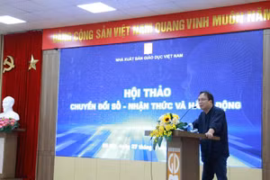 Ông Nguyễn Tiến Thanh - Chủ tịch Hội đồng thành viên, Tổng Giám đốc Công ty TNHH một thành viên NXB Giáo dục Việt Nam phát biểu tại hội thảo. 