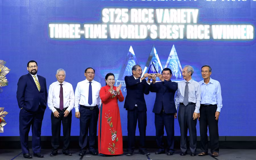 Gạo ST25 lần thứ ba đoạt Cúp Gạo ngon nhất thế giới.