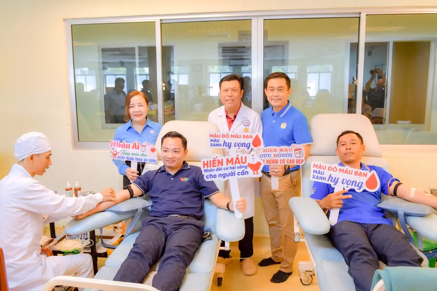 Buổi hiến máu tại Bệnh viện Huyết học - Truyền máu Cần Thơ đã đóng góp khoảng 100 đơn vị máu.