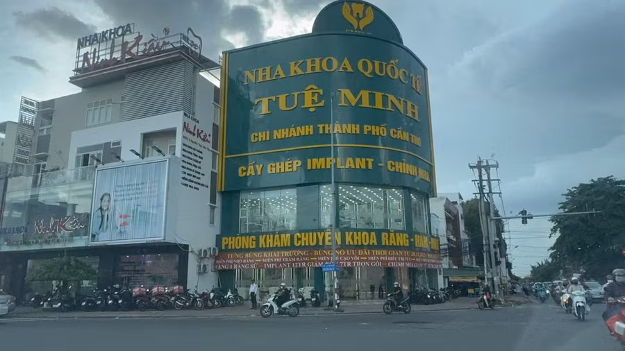 Cơ sở Nha khoa Quốc tế Tuệ Minh trên đường Cách Mạng Tháng 8, phường Cái Khế, TP Cần Thơ chiều 24/6.