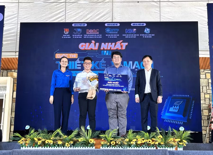 Dự án thiết kế vi mạch của Nguyễn Đoàn Hoàng Phúc, sinh viên Trường Đại học Công nghệ Thông tin, Đại học Quốc gia TPHCM giành giải Nhất cuộc thi. Ảnh: Phúc Uyên