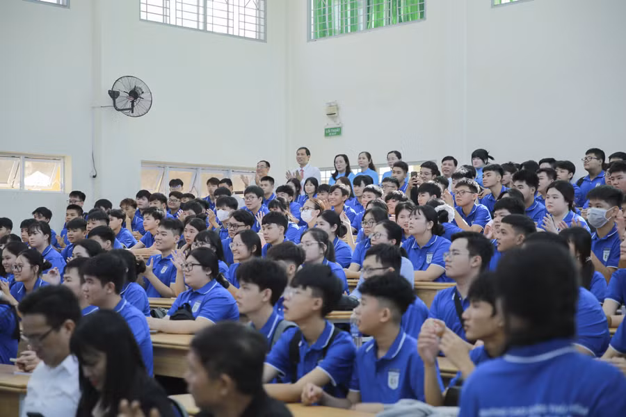 Tân sinh viên Trường Cao đẳng Thủ Thiêm TPHCM. Ảnh: Website nhà trường.