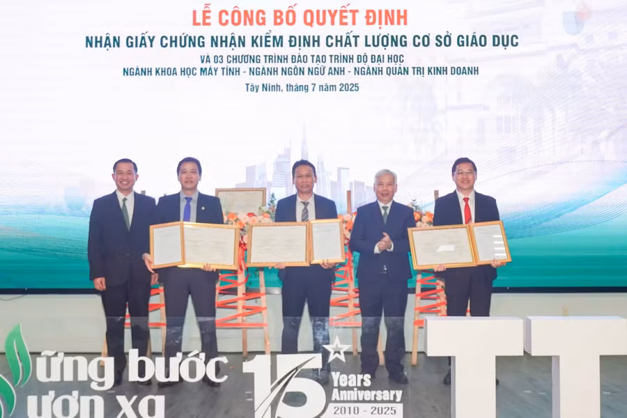 2anh-2.jpg