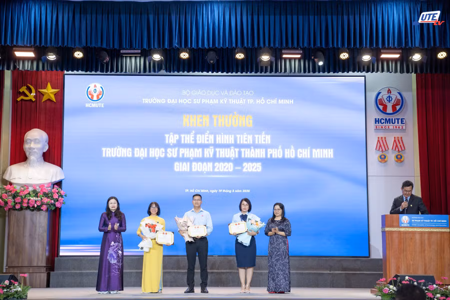 khen-thuong-1.jpg