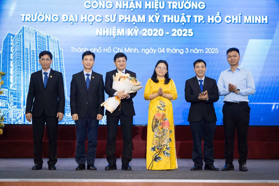 chuc-mung-hieu-truong.jpg