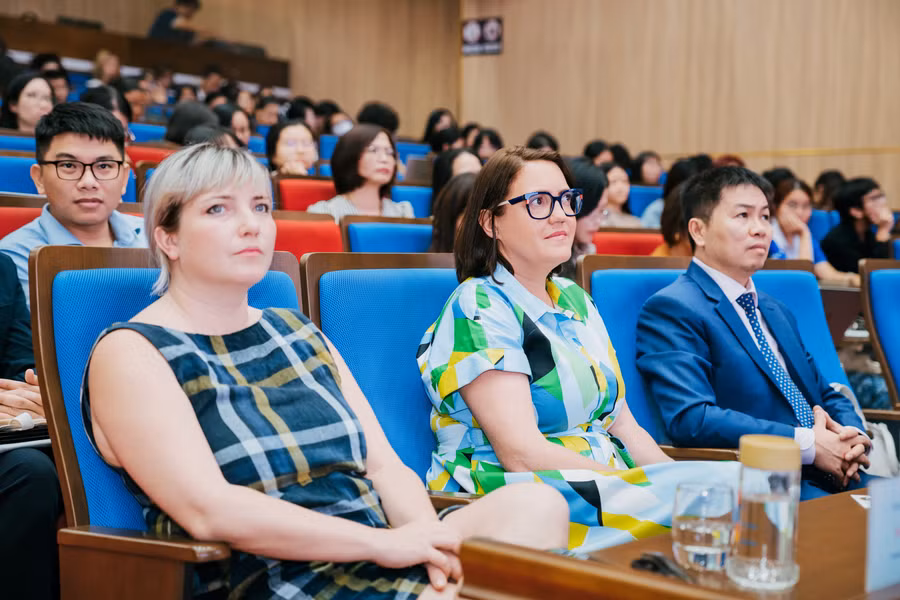 Các chuyên gia, nhà khoa học trong nước và quốc tế tham dự hội thảo quốc tế về Nữ quyền, Giới và Pháp luật (ICFGL) 2026. Ảnh: M.Tùng.