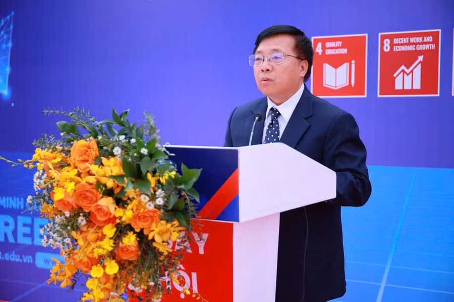 GS.TS. Lê Minh Phương, Phó Hiệu trưởng Trường Đại học Bách khoa phát biểu tại ngày hội. Ảnh: NTCC. img-2791.jpg