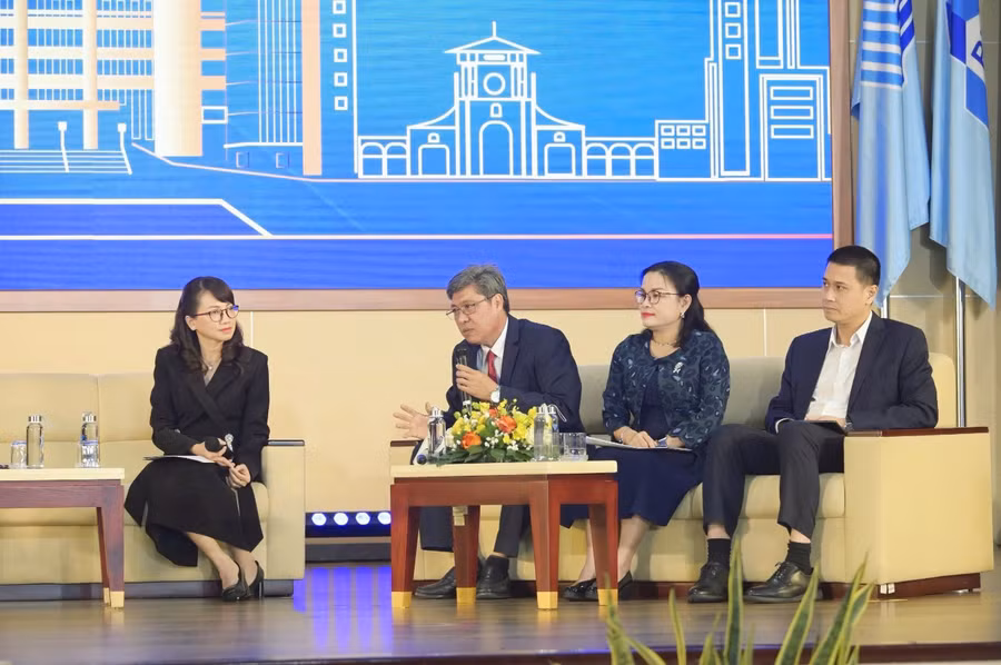 Tọa đàm "Liên kết đại học - địa phương - doanh nghiệp: Hợp lực vì sự phát triển kinh tế và xã hội". Ảnh: K.H