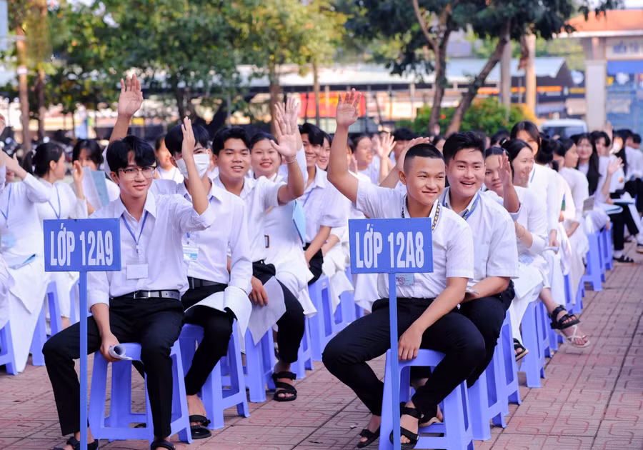 Học sinh trường THPT Nguyễn Khuyến (Bình Phước) tham gia chương trình hướng nghiệp do Trường Đại học Gia Định tổ chức. Ảnh: M.Ngọc
