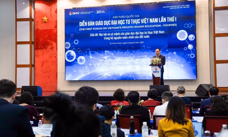 GS.TSKH Nguyễn Đình Đức, Chủ tịch Câu lạc bộ mạng lưới đảm bảo chất lượng giáo dục đại học Việt Nam phát biểu đề dẫn tại diễn đàn.