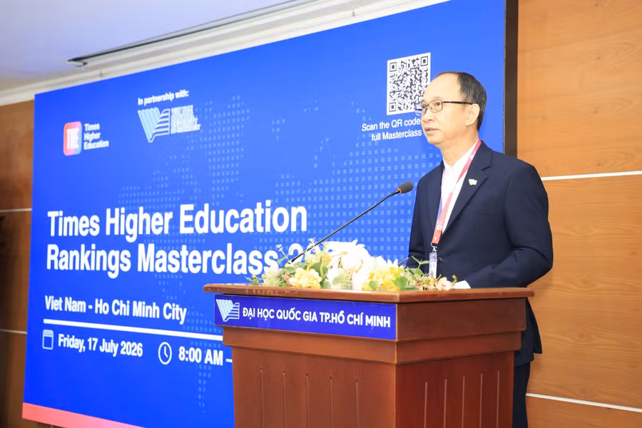 PGS. TS. Trần Cao Vinh, Phó Giám đốc Đại học Quốc gia TPHCM, phát biểu tại hội thảo. Ảnh: Lê Cúc.