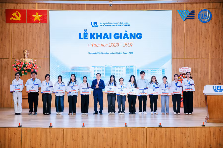 Năm học 2026-2027, Trường Đại học Kinh tế - Luật dành hơn 40 tỷ đồng cho quỹ học bổng, hỗ trợ và khuyến khích sinh viên trong học tập.