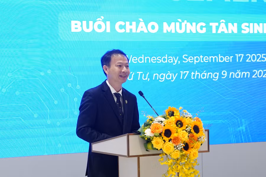 3-pgs-ts-pham-tran-vu-phat-bieu.jpg